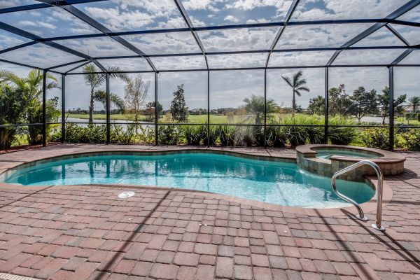 Pool Enclosure Cleaning in Simpsonville